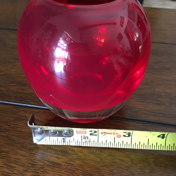 Just in time for Valentine’s Day. Sweet red glass vase - by gorgeous designs. - Picture 6 of 7